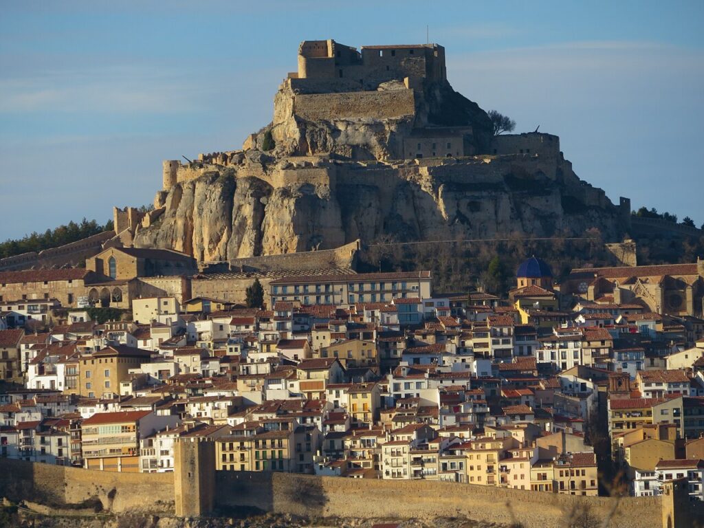 Vista de Morella con el castillo medieval, Els Ports